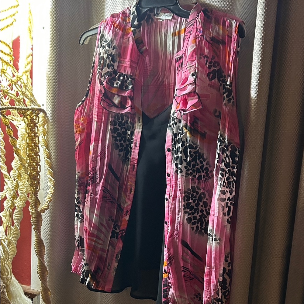 Pretty pink and black sleeveless top size 3x
